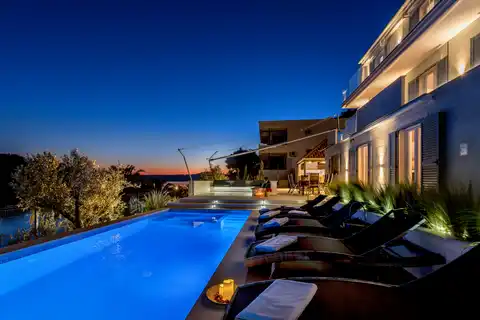 Brač, Milna - Villa moderna in prima fila sul mare, 264 m2