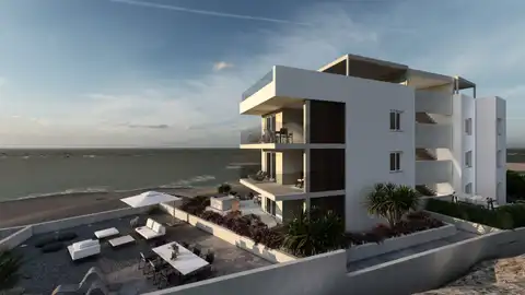 Trogir, Okrug Gornji - Trosoban stan sa natkrivenom terasom
