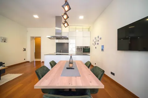 Zagreb, Centar - Luksuzan trosoban stan 76 m2 najam