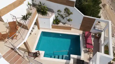 Омиш, Станичи – вилла на первой линии у моря с большим потенциалом