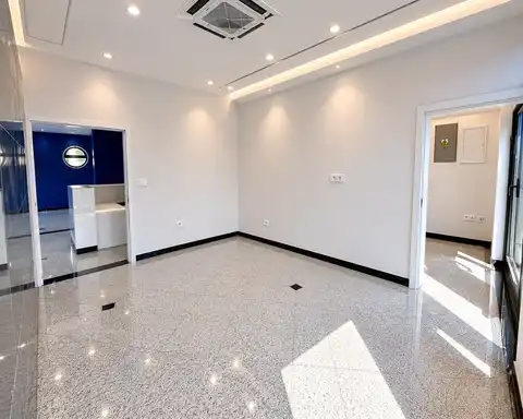 Zagreb, Malešnica – locale commerciale di 110 mq in affitto, 2 posti auto