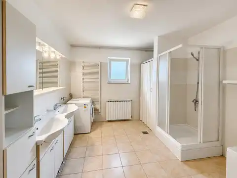Dům 275 m² k pronájmu, Jazbina — zahrada, 2 garáže