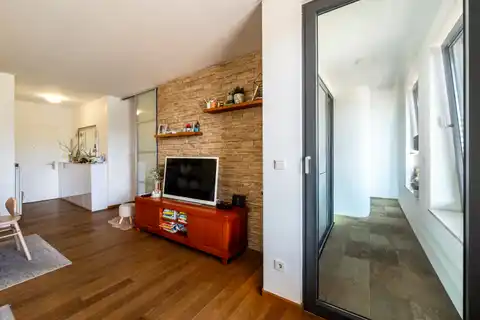 Zagreb, Bukovačka – trosobni stan 74 m², loggia, novogradnja