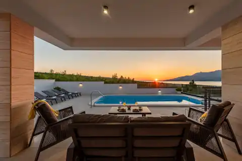 Zadar, Rovanjska – villa de 220 m², piscine et vue sur la mer