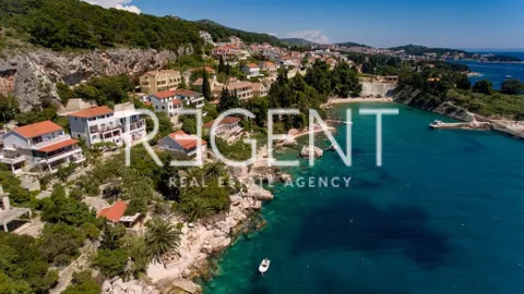 Hvar - Vila prvý rad pri mori