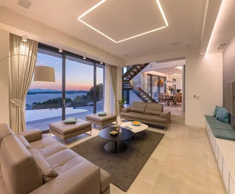 Hvar – Moderna vila s pogledom na more 195 m2