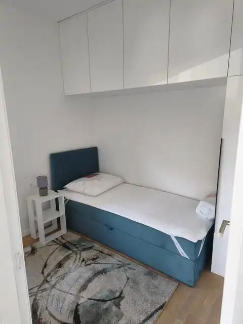 Split, Sirobuja - Trosoban stan s balkonom u modernoj novogradnji