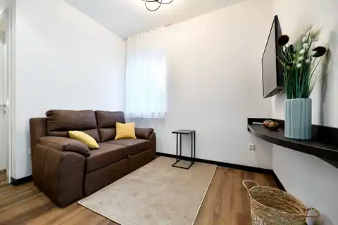 Zadar, Turanj – Luksuzna vila s apartmanima, prvi red do mora