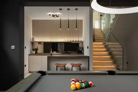 Podstrana - Moderná luxusná vila s bazénom a strešnou terasou