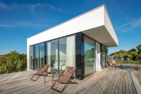 Sukošan – Luxusní moderní vila s bazénem 495 m2