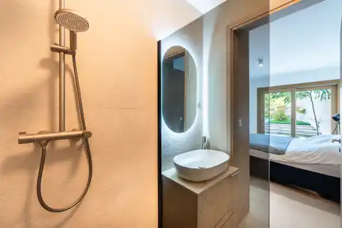 Ravna Gora, kuća 146 m² — 2 stana, privatni lift, bazen