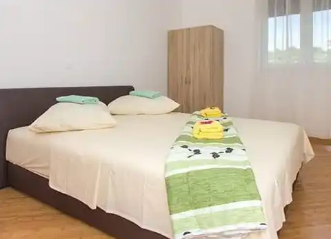 Split, Žnjan - Appartement de trois pièces avec loggia