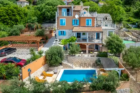 Split - Autentična vila među maslinicima s pogledom na more i bazenom