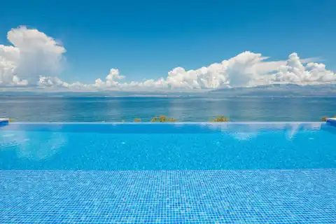 Brač - Moderna vila prvi red uz more