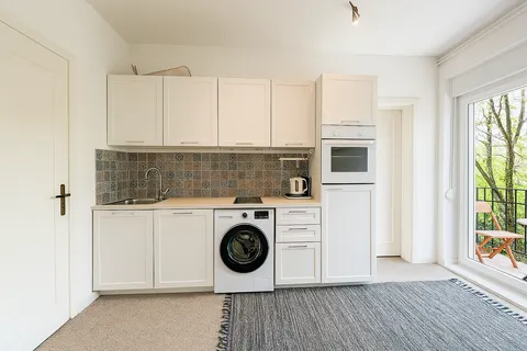 Zagreb, Kvaternikov trg – šarmantan stan od 30 m² s terasom za najam