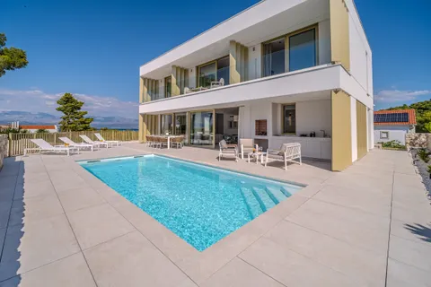 Brač, Sutivan - Nádherná vila blízko mora 274m2
