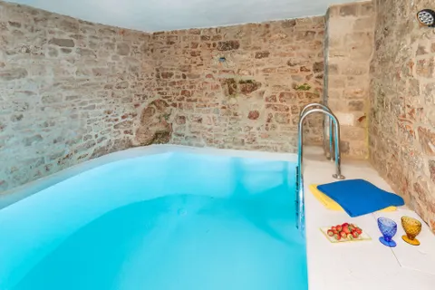 Brač, Pučišća - Nádherná kamenná vila 120 m2