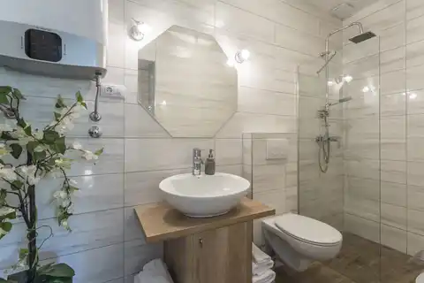 Split, Bačvice - Stan s 3 apartmanske jedinice i prostranim vrtom