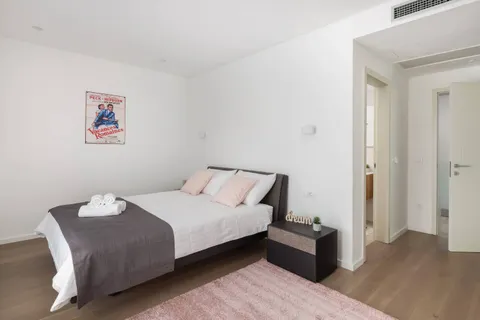 Ostrov Brač, Milna – Nově postavená luxusní vila o rozloze 370 m2 s velkým hydromasážním bazénem