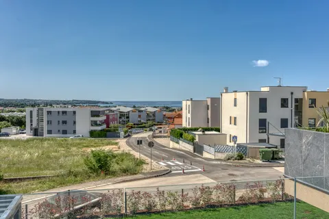 Istra, Novigrad - Trosoban apartman u luksuznom stambenom kompleksu 93 m2