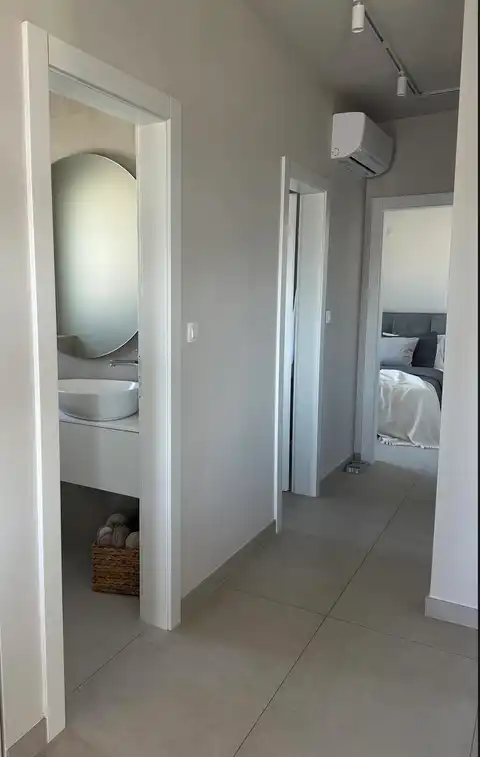 Kaštel Stari - Štirisobno stanovanje z ložo in pogledom na morje