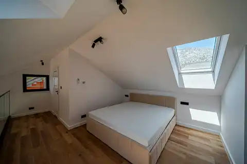 Pelješac, Orebić - Trosoban apartman s loftom i terasom u novogradnji