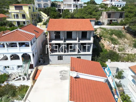 Vis, casa in costruzione con vista aperta sul mare