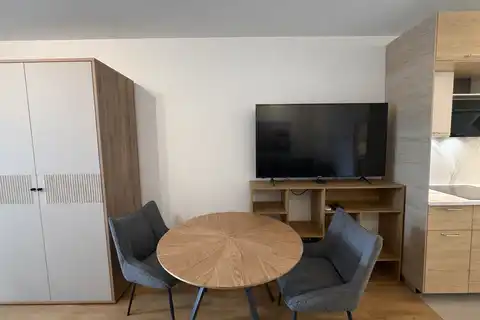 Záhreb, Špansko - moderná garsónka s loggiou