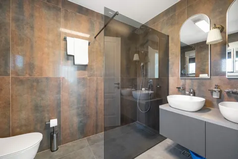 Istra, Krnica – Kuća s bazenom na parceli 780 m2
