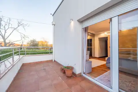 Zagreb, Sestine - Exklusives Penthouse in einer Stadtvilla, 123m2 zur Miete