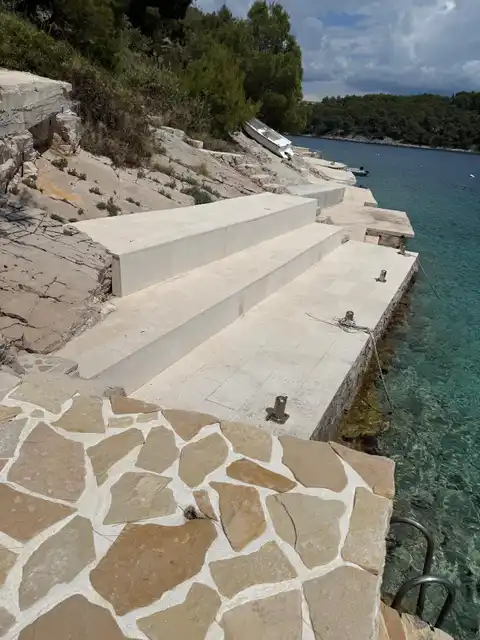 Milna, Brač - Exklusive Familienvilla in erster Meeresreihe