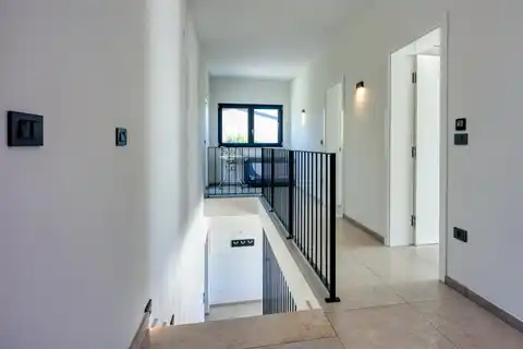 Kuća 230 m² — grijani bazen, krovna terasa, Poreč