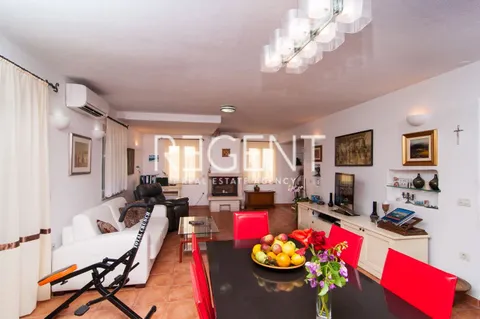 Brač, Mirca - kamenná vila s výhledem na moře, 300m2