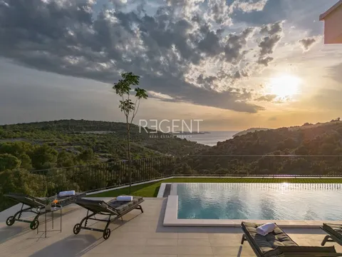 Rogoznica, Ražanj - autentica villa con vista mare