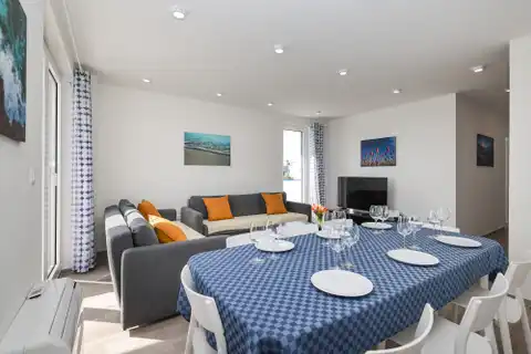 Privlaka - Dom szeregowy z basenem i tarasem na dachu.