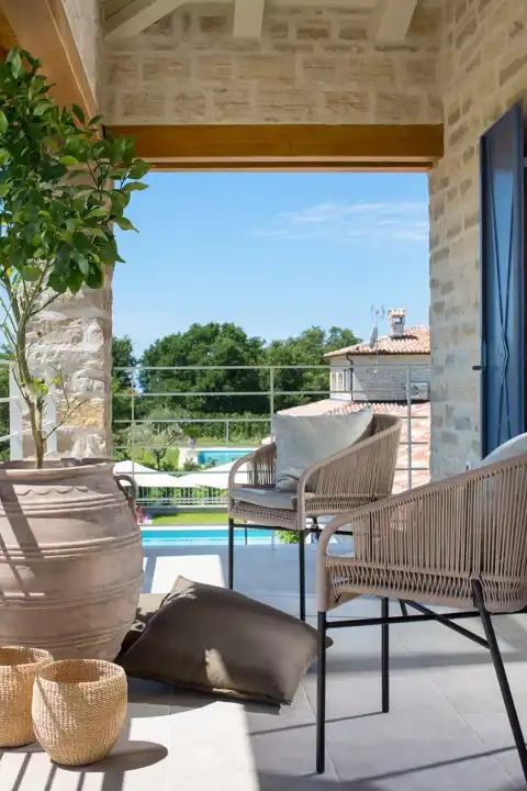 Istria, Poreč - Attractive stone villa with a tennis court and a swimming pool