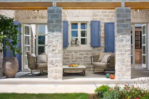 Istria, Poreč - Attractive stone villa with a tennis court and a swimming pool