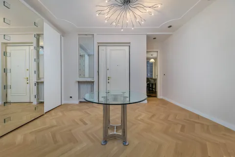 Záhřeb, Náměstí bána Josipa Jelačiće - Čtyřpokojový byt 160 m2 k pronájmu