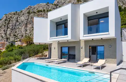 Vila 210 m², 4 spavaće sobe, bazen i pogled na more – Omiš