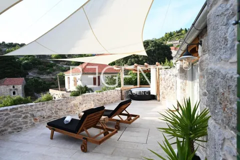Hvar - Kamenný dom moderného dizajnu 70m2