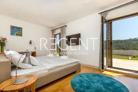 Hvar, Ivan Dolac - majetok v srdci ostrova 140 000m2