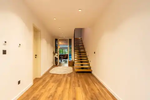 Split, Strožanac - Moderna vila s pogledom na more, bazenom i pomoćnim objektom 50 m2