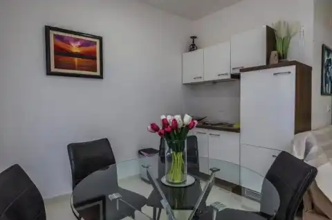 Kaštela - Appartement de deux pièces avec loggia et vue sur la mer 56,72 m²
