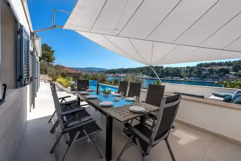 Brač, Milna - Villa moderna in prima fila sul mare, 264 m2