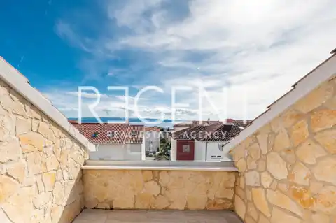 Split, Stobreč - Byt ve vynikající lokalitě k dlouhodobému pronájmu, 150m2