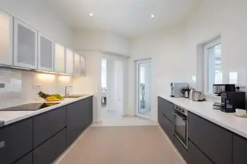 Brač - Moderna vila prvi red uz more