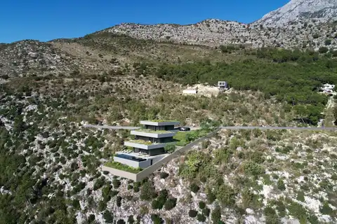 Omiš, Gata – Zemljište s građevinskom dozvolom i projektom za vilu