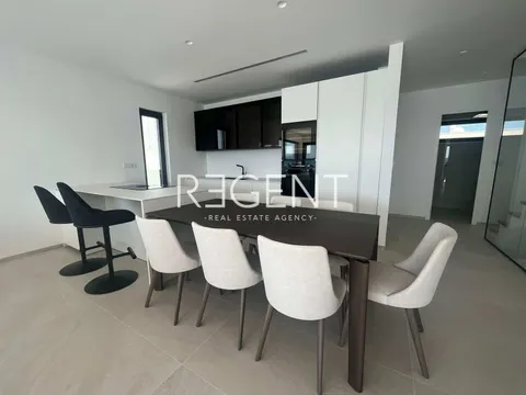 Sukošan – Luxusní moderní byt se střešní terasou 139 m2