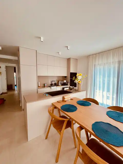 Trogir, Seget Donji -  Stan u prizemlju moderne novogradnje uz more