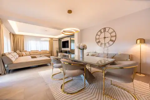 Záhřeb, Jelenovac – Moderní třípokojový byt s velkou terasou a garáží